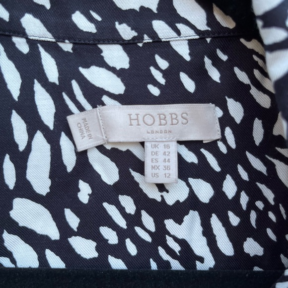 Black and White Pattern Blouse - Picture 3 of 5